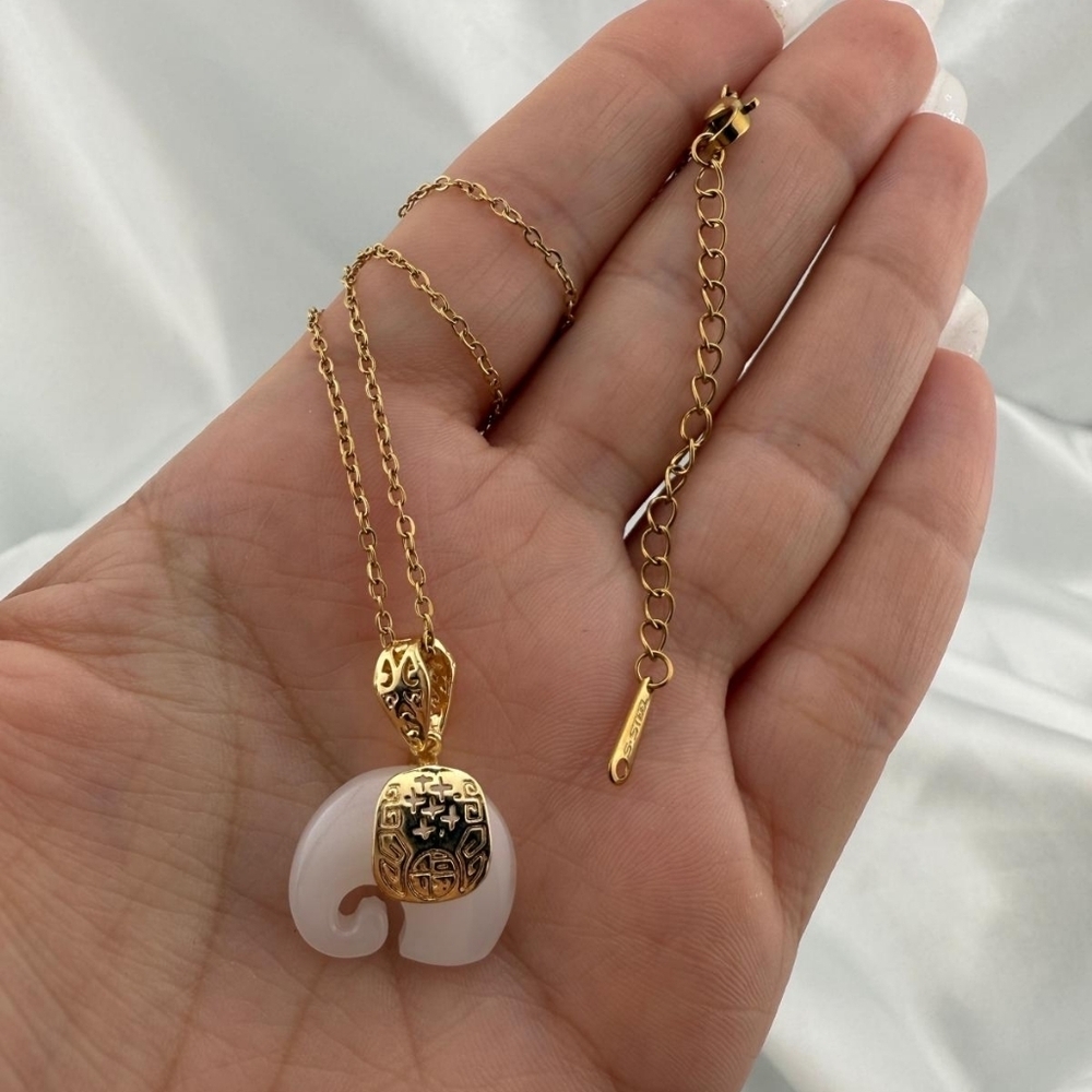 !!!Anthropologie Elegant Gold and White Pendant Necklace